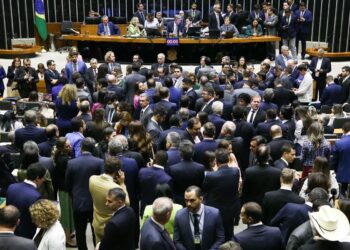 camara-suspende-trechos-de-decretos-de-lula-sobre-saneamento