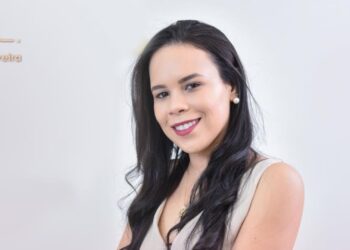 A Dra. Luiza C. Silveira esclarece que é possível realizar o tratamento de canal mesmo com o uso de aparelho ortodôntico