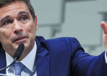 comissao-do-senado-aprova-convite-para-que-campos-neto-explique-juros