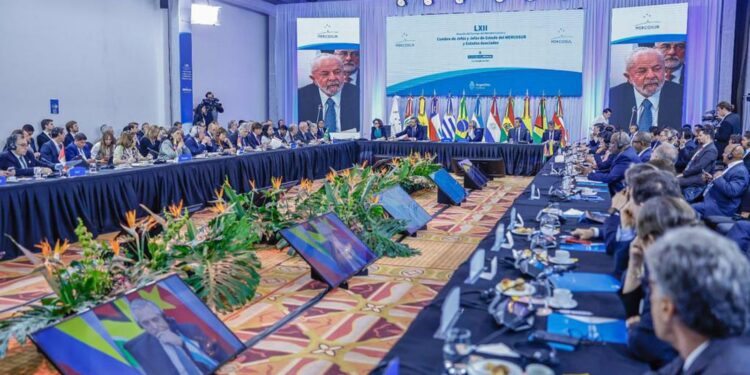 mercosul:-cupula-termina-sem-apoio-do-uruguai-a-comunicado-conjunto