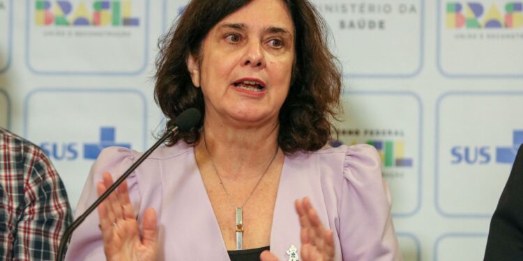 ministra-anuncia-atualizacao-da-vacina-contra-polio-a-partir-de-2024