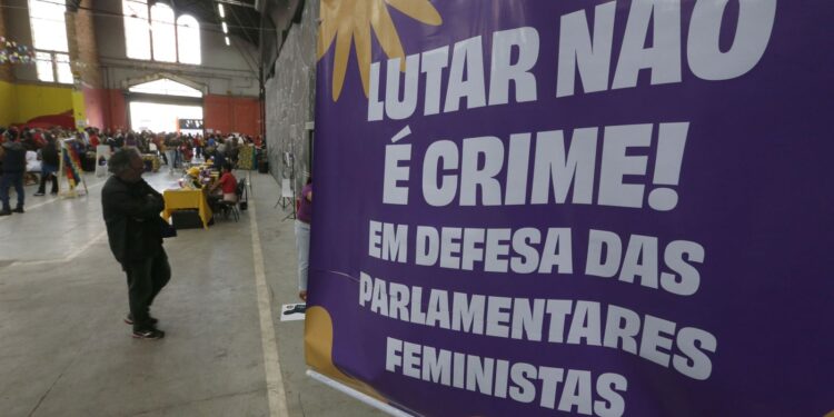 movimentos-fazem-ato-em-defesa-do-mst-e-de-parlamentares-feministas