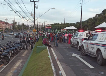 Protesto dos desocupados do MST Interrompem trânsito Avenidas em São Luís