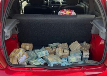 PM encontra mais de R$ 1 milhão em mala de carro no Renascença, em São Luís; Entenda o caso