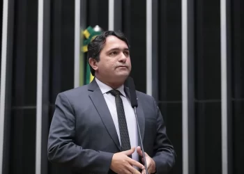 Júnior Lourenço, o Campeão das Faltas na Câmara: R$ 68 Mil Descontados do Salário por Ausências Não Justificadas