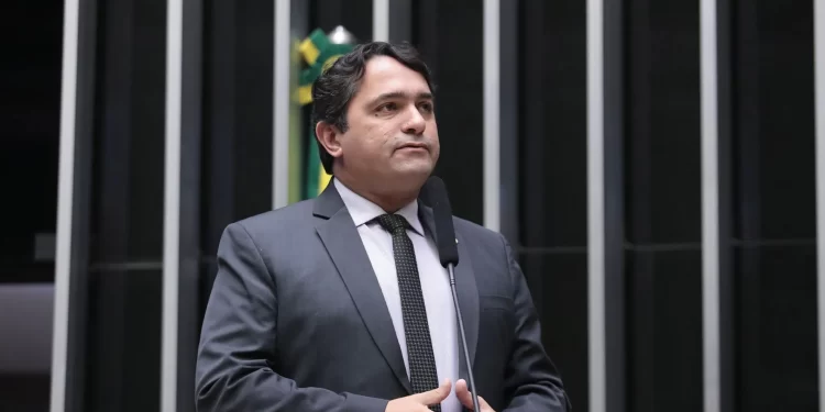 Júnior Lourenço, o Campeão das Faltas na Câmara: R$ 68 Mil Descontados do Salário por Ausências Não Justificadas