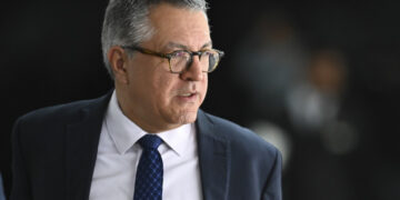 Padilha Afirma que Suspensão das Emendas Pix Não Afetará Projetos Prioritários: Uma Manobra Política?