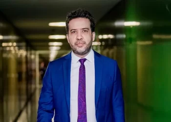 IMPUNIDADE: Após rachadinha, André Janones faz acordo com PGR e vai apenas devolver R$ 131 mil