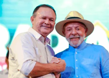 A conversa ao “pé de ouvido” de Lula e Brandão